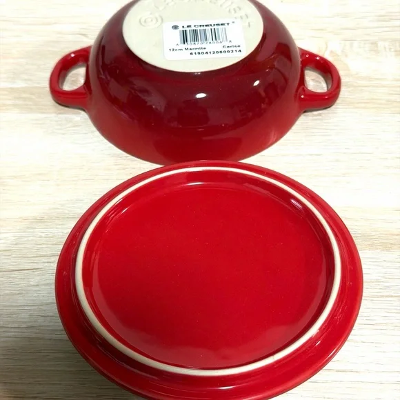 Le Creuset Mini Marmite Star Relief - Picture 7 of 9